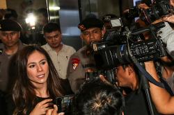 Ekspresi Wulan Guritno Diperiksa Bareskrim Soal Judi Online