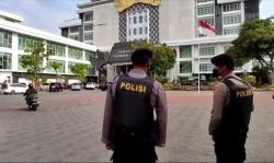 Penyidik KPK Kembali Geledah Kantor Pemkab Lamongan, Pintu Masuk Dijaga Ketat 