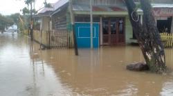 Banjir Rendam Ratusan Rumah Warga Taliabu, Ketinggian Air Capai Selutut