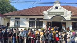 Viral Ribuan Pelamar Berjubel di Kantor Pos Cianjur, Bersaing Dapat Pekerjaan<