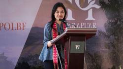 Angela Tanoesoedibjo Tampil Cantik dengan Syal Tenun NTT saat Berkunjung ke Parapuar 