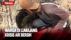 Krisis Air Bersih, Warga di Lumajang Terpaksa Gunakan Air Sungai 