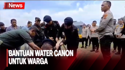 Kesulitan Air Bersih, Brimob Polda Jambi Kerahkan Water Canon ke Ratusan Warga Kota dan Desa-Desa