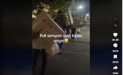 Viral Hajatan di Bojonegoro Dapat Bingkisan Kipas Angin, Tamu Undangan Auto Senyum<