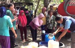 Derita Warga Miskin Gunungkidul Tak Mampu Beli Air Bersih, Terpaksa Cari di Kaki Bukit
