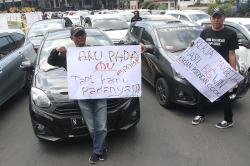 Ratusan Driver Taksi Online Mogok Massal di Malang