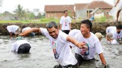 Relawan Ganjar Pranowo Gelar Ngobeng Lauk, Warga Cipedes Tasikmalaya Gembira