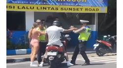 Viral Video Bule Dorong Polisi saat Ditegur Tak Pakai Helm di Bali, Netizen Geram<
