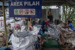 Berdayakan Pemulung, Koperasi di Tangsel Produksi Plastik Cacah Beromzet Rp1,5 M