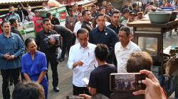 Presiden Jokowi Tinjau Pasar Jatinegara, Disambut Pedagang dan Warga