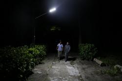 Bawa Cahaya ke Kepulauan Mapia, Kemensos Hadirkan Solar Home System<