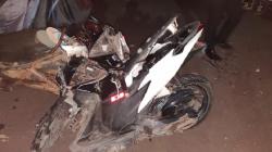 Kecelakaan di Tanah Laut Kalsel, Motor Tabrakan Adu Banteng dengan Truk, 2 Orang Tewas<