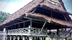 Mengenal Rumah Baileo, Dahulu Dibangun di Atas Fondasi Berisi Tengkorak Manusia<