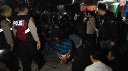 Kesaksian Keluarga Terjebak Bentrok Ormas di Bekasi, Kena Gas Air Mata saat Makan