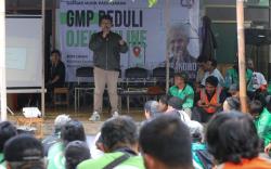 Relawan Ganjar Pranowo Edukasi Safety Riding bagi Driver Ojek Online di Cimahi<