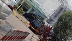 Personel Gegana Berjaga di Lokasi Ledakan RS Eka Hospital BSD