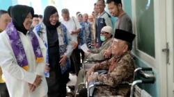 Mensos Risma Pantau Bakti Sosial Operasi Katarak di Banjar Kalsel<