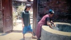 Kekeringan Ekstrem, Warga Bremi Demak Andalkan Sumber Air Keramat untuk Minum dan Mandi
