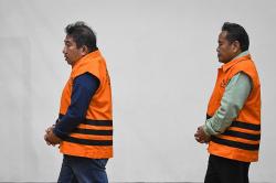 Tampang Tersangka Kasus Dugaan Korupsi Pembangunan Gereja Kingmi Ditahan KPK
