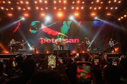 Peterpan Ajak Penggemar Nostalgia saat Konser Musik Pestapora