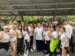 Potret Ayu Ting Ting Lari Pagi di CFD Sudirman, Bareng Ganjar Pranowo dan Hary Tanoesoedibjo 