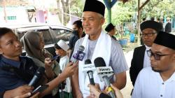 Silaturahmi dengan Tokoh Lintas Agama, Ganjar Pranowo Dihadiahi Serban Putih hingga Keris<