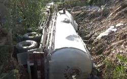 Kecelakaan Hari Ini di Maros, Truk Tangki Terjun ke Sungai gegara Setir Rusak<