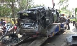 Kecelakaan Beruntun Hari Ini di Palembang, Innova Tabrak 2 Truk hingga Ringsek