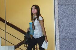 Penampilan Dokter Gigi Karina Pratiwi Diperiksa KPK soal Dugaan TPPU Lukas Enembe
