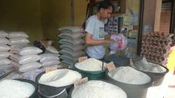 Harga Naik Rp2.000 per Kilogram, Beras Murah di KBB Sulit Didapat<