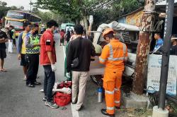 Kecelakaan di Kulonprogo, Pengemudi Pikap Terjepit Kabin usai Tabrak Tiang Listrik<