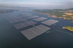 Penampakan dari Udara PLTS Terapung Terbesar se-Asia Tenggara di Waduk Cirata