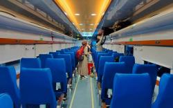 Kurangi Kursi Tegak, KAI Bakal Modifikasi 236 Kereta Ekonomi Jadi KA New Generation