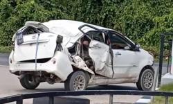 Viral Mobil Ini Masih Bisa Berjalan meski Body Sudah Ringsek