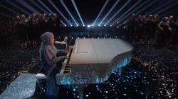 Tampil Memukau di Final AGT 2023, Putri Ariani Dapat Pelukan dari Simon Cowell