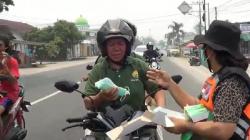 Cegah Dampak Asap Kebakaran, Satgas Karhutla Palangka Raya Bagikan 4.000 Masker<