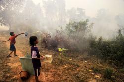 Begini Semangat Anak-Anak Palembang Jaga Sekolah dari Kebakaran Lahan
