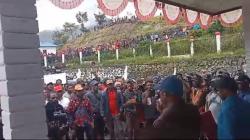 Massa Tandingan Demo di Karubaga, Tolak Perpanjangan Masa Jabatan Pj Bupati Tolikara<