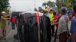 Kecelakaan di Mimika, Mobil Terguling Tabrak Trotoar, 1 Orang Terluka 2 Penumpang Malah Kabur