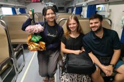 Hanya 2 Hari, KAI Hadirkan Kembali Pedagang Asongan di Kereta untuk Nostalgia