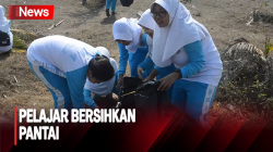 Ratusan Pelajar SMA di Cilacap Bersihkan Pantai Teluk Penyu 