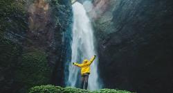 Kampung Unik di Bawah Kaki Gunung Semeru, Ada Pemandangan Air Terjun Diselimuti Kabut