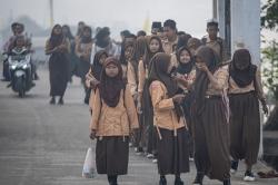 Gegara Kabut Asap, Siswa PAUD hingga SMP di Merangin Belajar Online