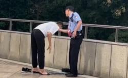 Asian Games 2022 Gempar! Suporter Uzbekistan Diganggu Polisi China saat Salat 