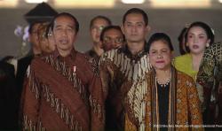 Intip Makna dan Filosofi Batik yang Dikenakan Jokowi dan Iriana di Istana Berbatik 