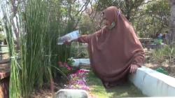 Setahun Tragedi Kanjuruhan, Ibu di Malang Setiap Hari Ziarah ke Makam Sang Anak