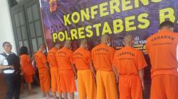 Komplotan Curanmor Bandung Digulung, Polisi Tangkap 8 Tersangka dan Amankan 100 Motor<