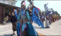  Meriah, Karnaval Perayaan Hari Batik di Kliwonan Sragen<