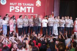 Ganjar Pranowo Disambut Antusias saat Hadiri HUT ke-25 PSMTI