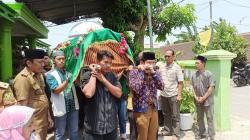Tangis Keluarga Pecah Sambut Jenazah Mahasiswi UMY Tewas Lompat dari Lantai 4 Asrama<